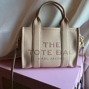 Marc Jacobs The Leather Small Tote in Rose Dust